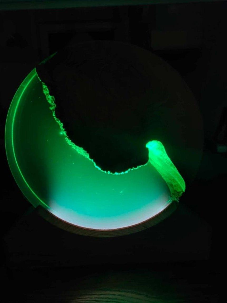 Emerald ocean resin lamp