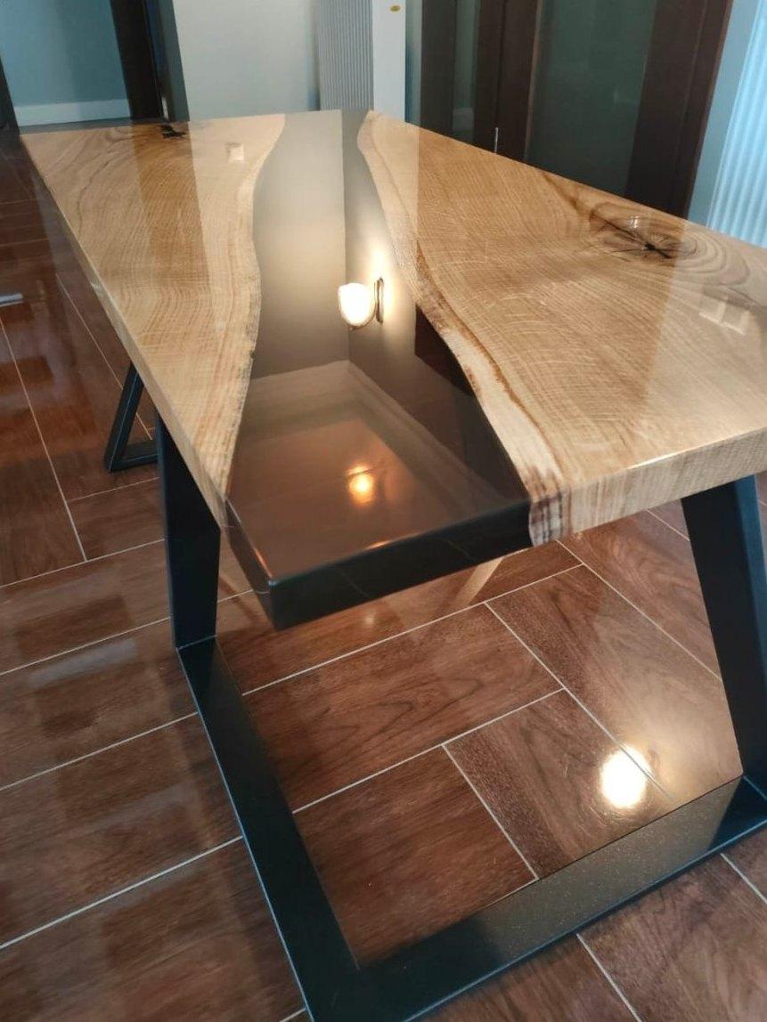 Round green river table